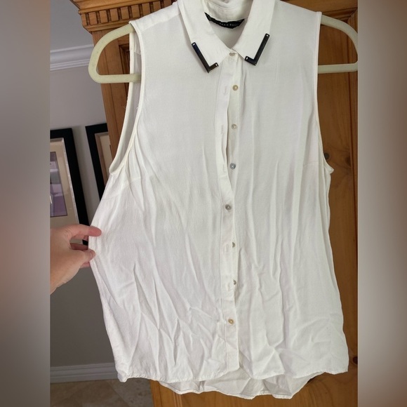 Zara Basic White Ivory Sleeveless Button Down w/ Silver metallic accents - M - Picture 3 of 6